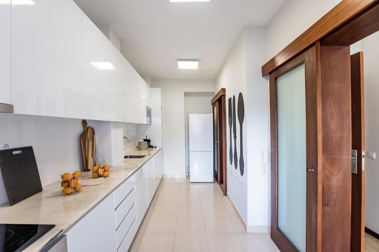 2Br Flat In Bonfim W/ Ac & Balcony By Lovelystay Porto Luaran gambar