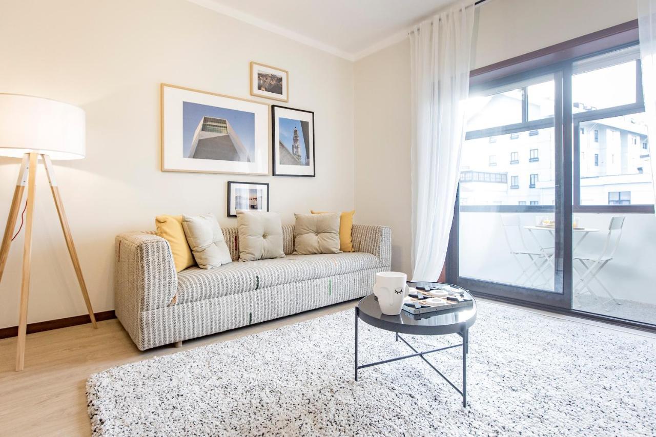 2Br Flat In Bonfim W/ Ac & Balcony By Lovelystay Porto Luaran gambar