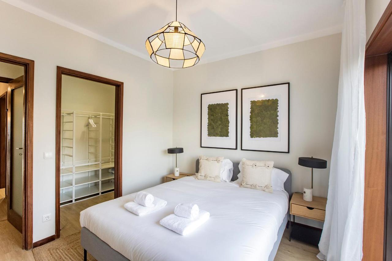 2Br Flat In Bonfim W/ Ac & Balcony By Lovelystay Porto Luaran gambar
