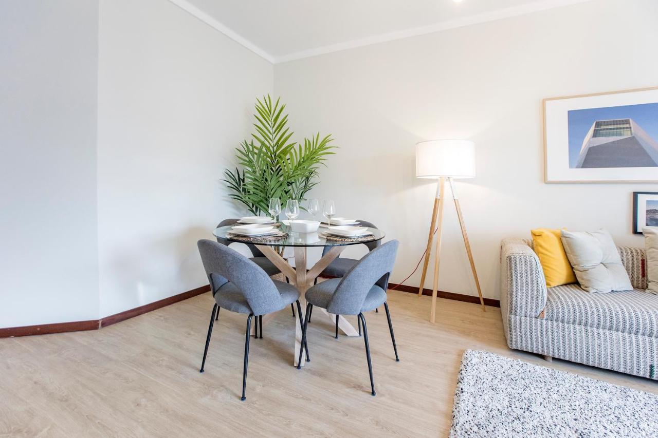 2Br Flat In Bonfim W/ Ac & Balcony By Lovelystay Porto Luaran gambar